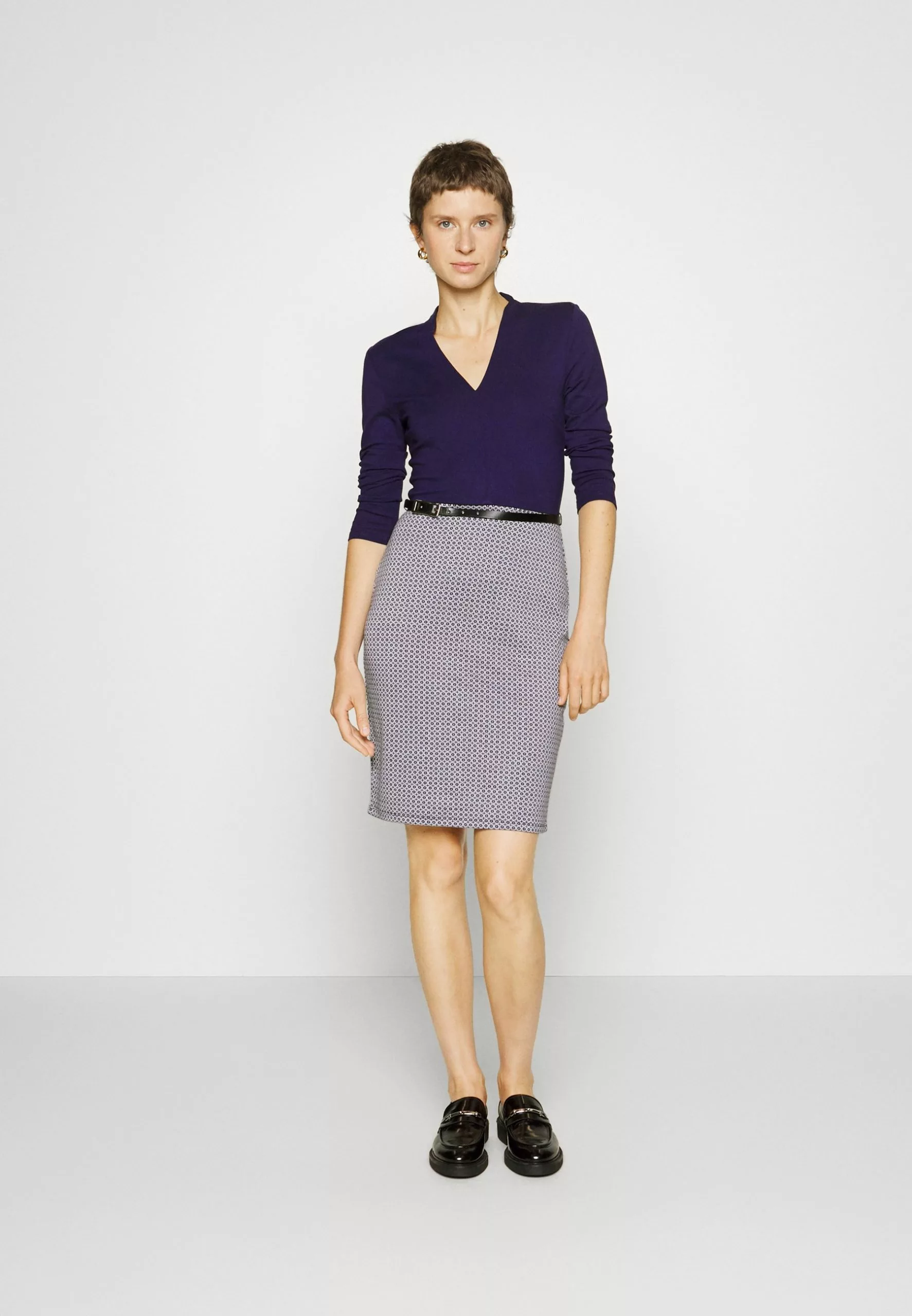 Anna Field Robe Fourreau - Bleu Foncé/Blanc | Robe Élégante pour Occasions Spéciales 4 Anna Field Robe Fourreau - Bleu Foncé/Blanc | Robe Élégante pour Occasions Spéciales – Image 2