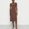 Robe En Jersey Marron par Anna Field - Élégance et Confort | Promos -Anna Field Soldes 4c2769f1254f4f2d907e66283712d36c