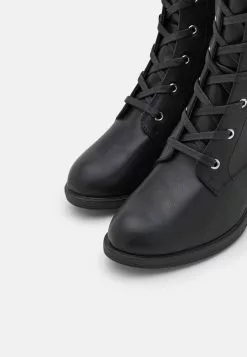 W-Berta - Bottes À Lacets Noires | Promotions exclusives 13 W-Berta - Bottes À Lacets Noires | Promotions exclusives -Anna Field Soldes 75fb3890c6624fdd9c96ce569e23123e