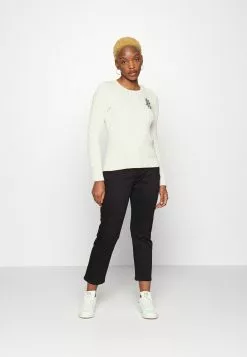 Jean Droit Noir - Promotion Exclusive | Style et Confort -Anna Field Soldes b1f4ef5e087546dd870a77f5285f1467