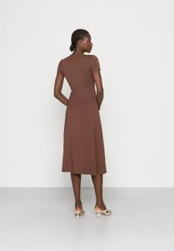Robe En Jersey Marron par Anna Field - Élégance et Confort | Promos 9 Robe En Jersey Marron par Anna Field - Élégance et Confort | Promos -Anna Field Soldes e00c67cdb6a240a587186dac8d4370a6